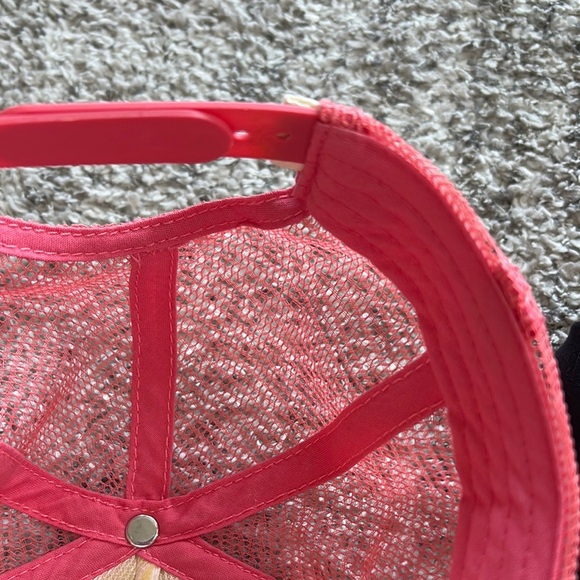 Billabong Pink and White adjustable Trucker Hat California Love with bear detail - Picture 8 of 8